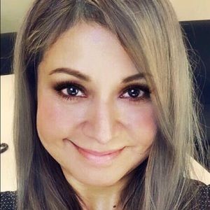 Meet your Posher, Dina